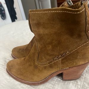 Suede Frye Leslie artisan ankle boots. Brown. 9.5. Never worn.